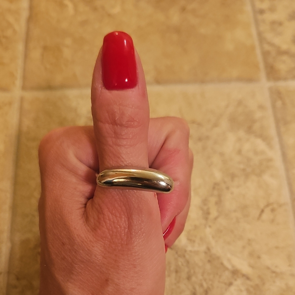 Elegant Silver Women's Ring - Size 7